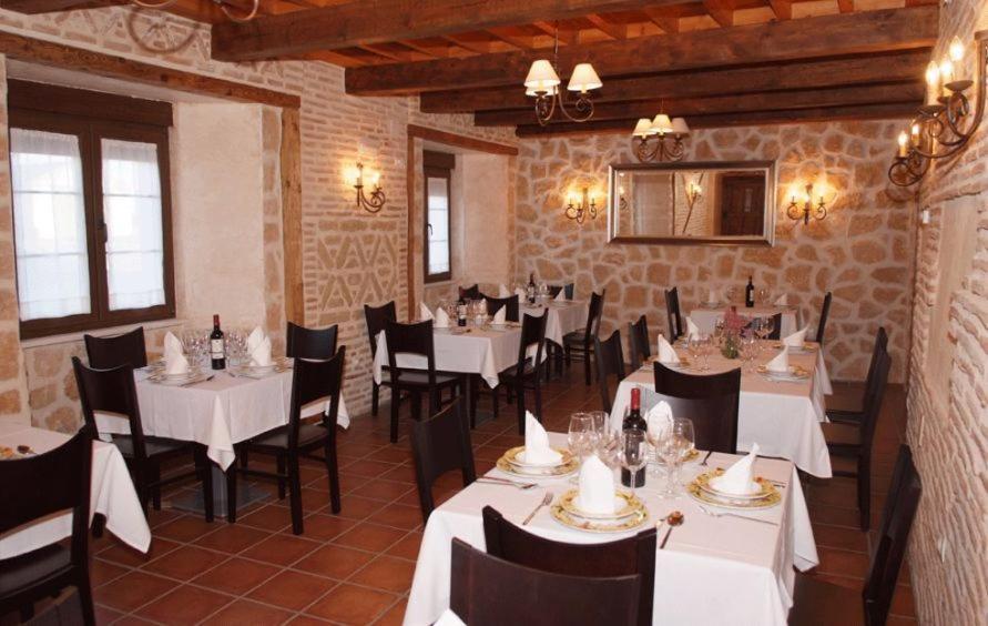 מלון Villarmentero de Campos La Casona De Dona Petra מראה חיצוני תמונה