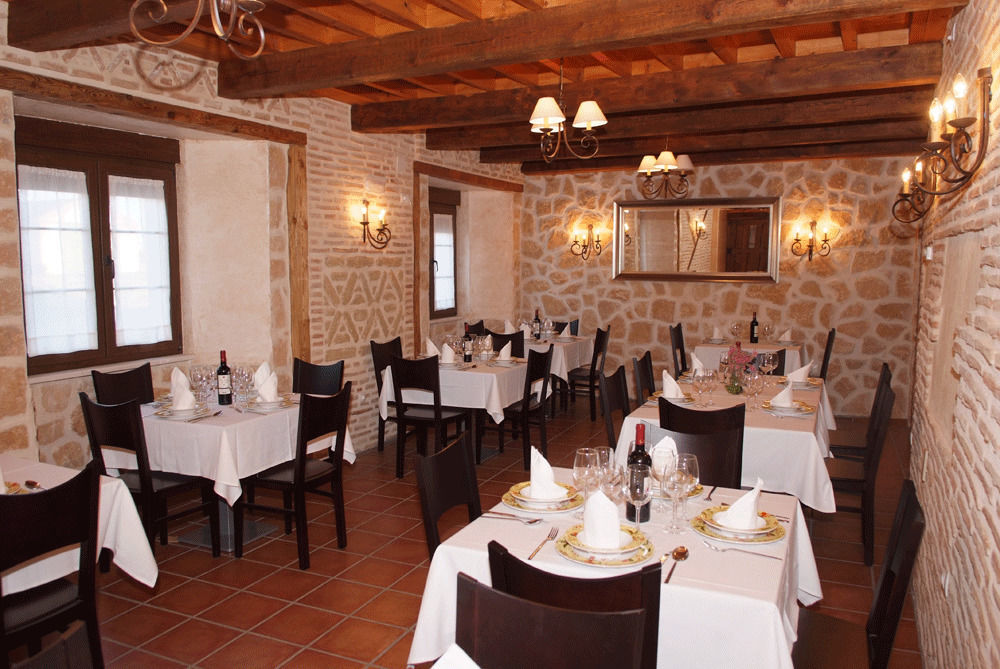 מלון Villarmentero de Campos La Casona De Dona Petra מראה חיצוני תמונה